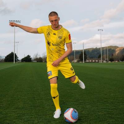 wellington_phoenix_2023_24_home_away_kits_b.jpg
