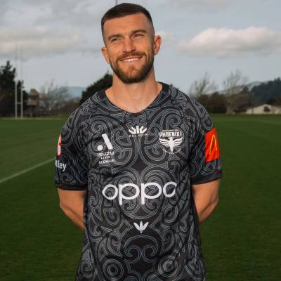 wellington_phoenix_2023_24_home_away_kits_d.jpg