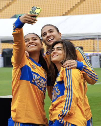 club_tigres_2023_adidas_heritage_shirt_f.jpeg
