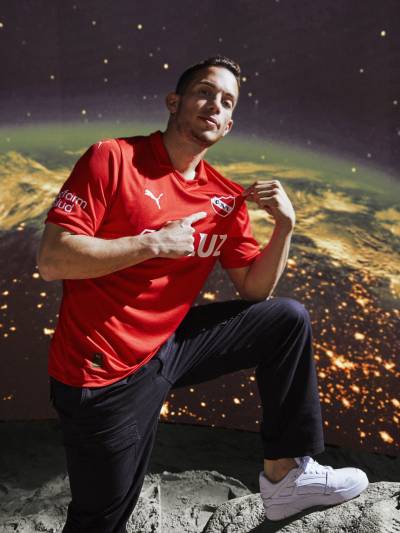 independiente_2023_24_puma_home_kit_a.jpeg