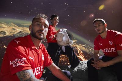 independiente_2023_24_puma_home_kit_b.jpeg