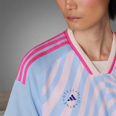 arsenal_x_adidas_by_stella_mccartney_jersey_f1.jpg