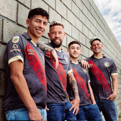 argentinos_juniors_2023_24_umbro_third_kit_c.jpg