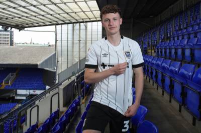 ipswich_town_2023_24_umbro_third_kit_5.jpg