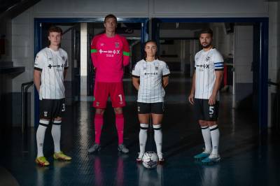 ipswich_town_2023_24_umbro_third_kit_6.jpg