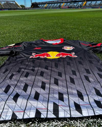 red_bull_bragantino_2023_24_new_balance_third_kit_b.jpeg