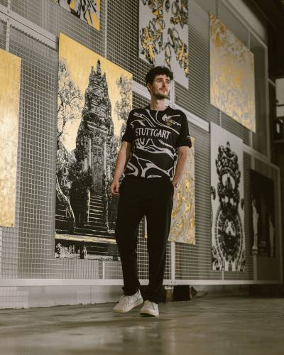 vfb_stuttgart_2023_jako_stuttgART_shirt_2.jpeg
