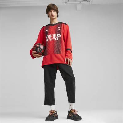 ac_milan_23_24_puma_oversize_winter_football_jersey_3.jpeg