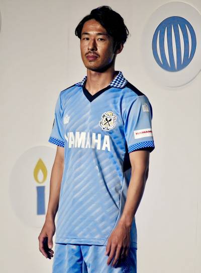 jubilo_iwata_2024_admiral_home_kit_e.jpeg