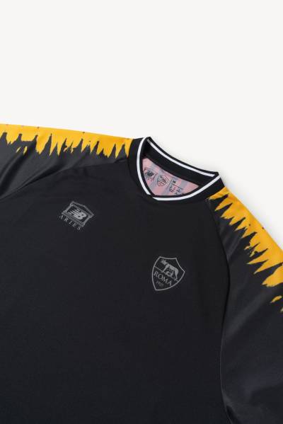 as_roma_aries_2022_pre_game_jersey_e.jpg