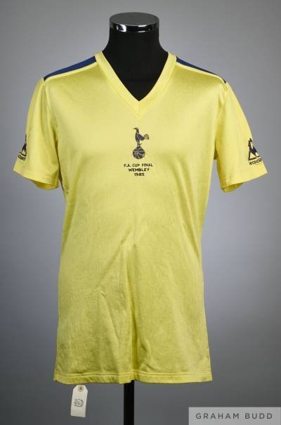 graham_roberts_1982_tottenham_hotspur_fa_cup_final_shirt_a.jpg