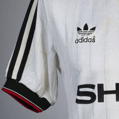 manchester_united_1983_fa_charity_shield_shirt_d.jpg
