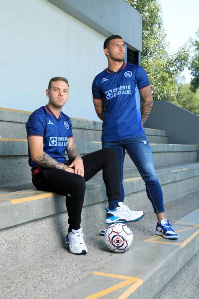 cruz_azul_2024_pirma_third_kit_1.jpeg