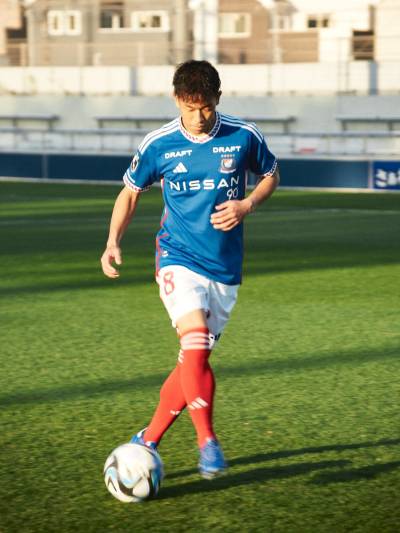 yokohama_f_marinos_2024_adidas_home_kit_e.jpeg