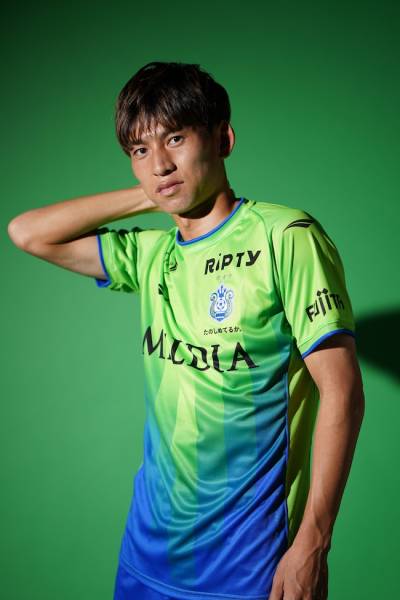 shonan_bellmare_2024_penalty_home_kit_b.jpeg