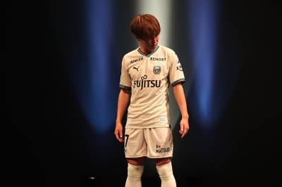 kawasaki_frontale_2024_away_kit_1.jpeg