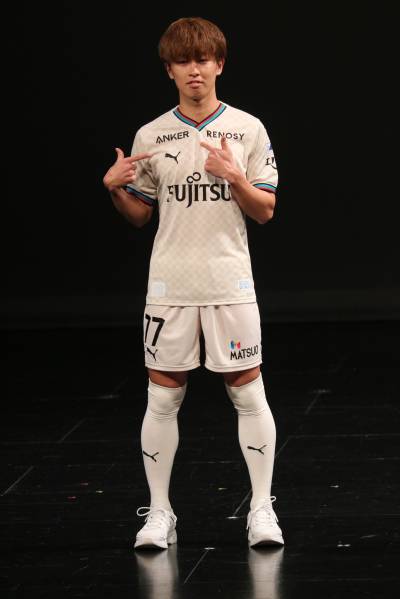 kawasaki_frontale_2024_away_kit_4.jpeg