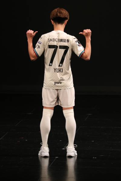 kawasaki_frontale_2024_away_kit_5.jpeg
