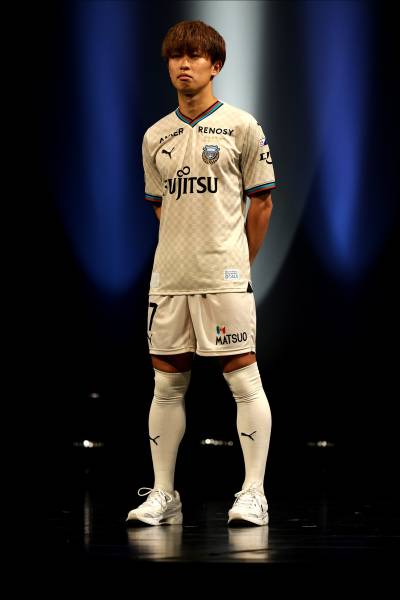 kawasaki_frontale_2024_away_kit_6.jpeg