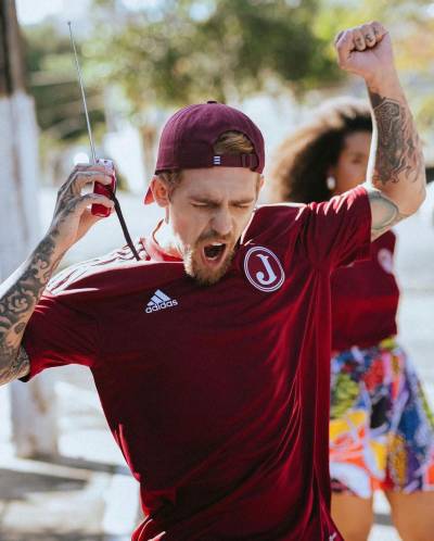 ca_juventus_2022_adidas_exclusive_shirt_2.jpeg