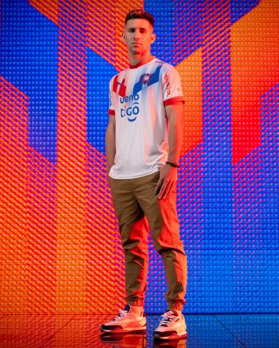 cerro_porteno_2024_puma_home_away_kits_e.jpeg