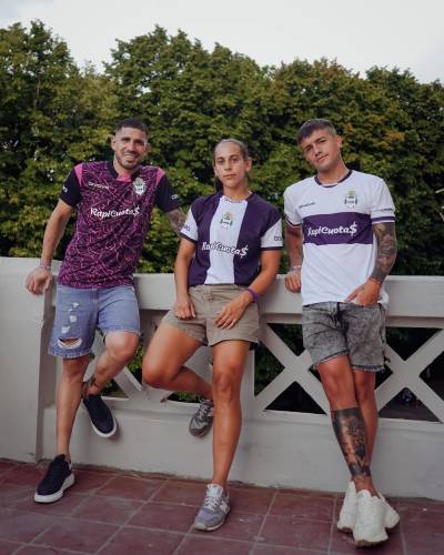 gimnasia_2024_givova_home_and_away_kits_b.jpeg