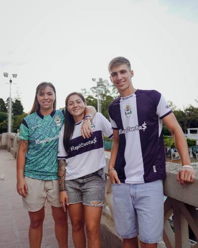 gimnasia_2024_givova_home_and_away_kits_c.jpeg