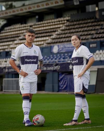 gimnasia_2024_givova_home_and_away_kits_e.jpeg