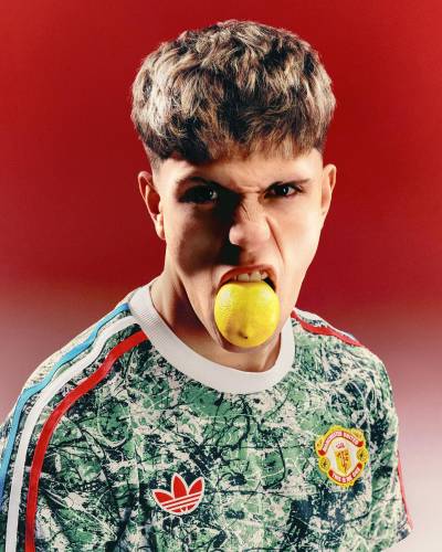 adidas_originals_x_manchester_united_stone_roses_are_red_collection_1.jpg