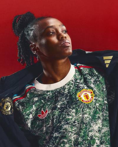 adidas_originals_x_manchester_united_stone_roses_are_red_collection_2.jpg