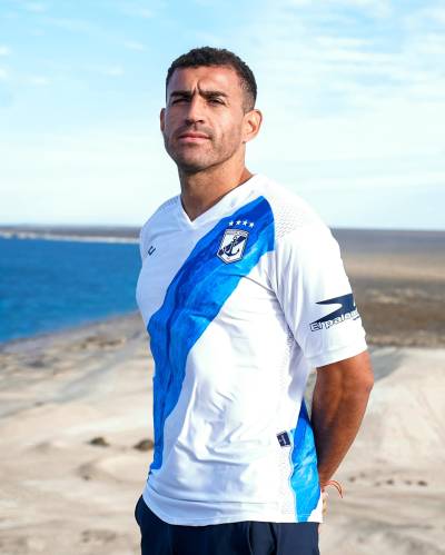 guillermo_brown_2024_coach_home_away_kit_1.jpg