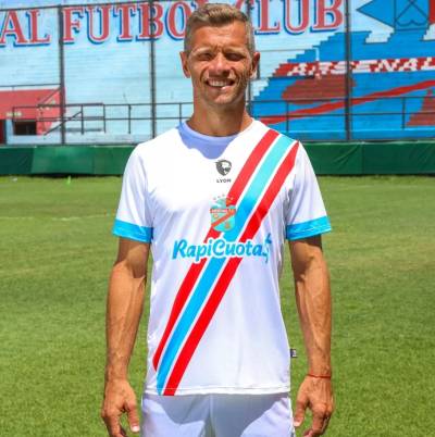 arsenal_de_sarandi_2024_lyon_away_kit_1.jpg
