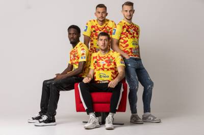 jagiellonia_2024_kappa_commemorative_kit_a.jpeg