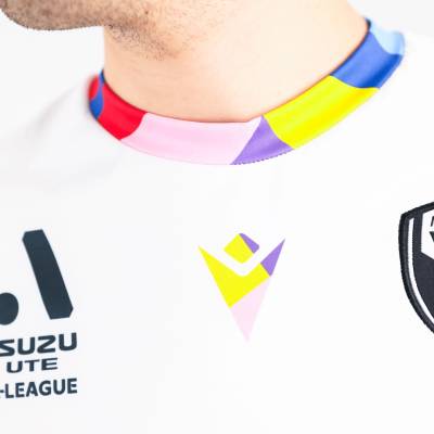 melbourne_victory_2024_macron_pride_warm_up_shirt_e.jpg