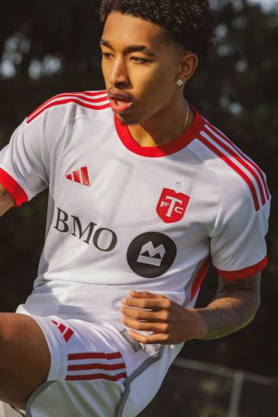 toronto_fc_2024_25_adidas_away_kit_b.jpg