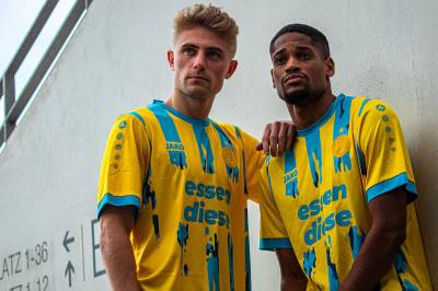 rot_weiss_essen_2024_special_edition_shirt_f.jpeg
