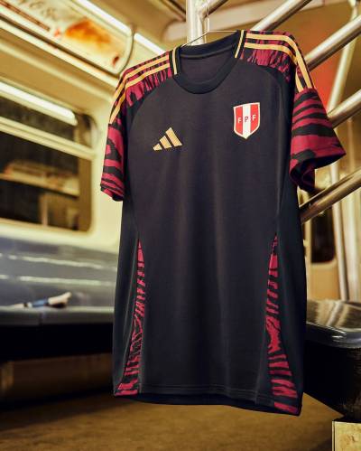 peru_2024_adidas_away_kit_d.jpeg