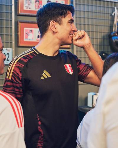 peru_2024_adidas_away_kit_f.jpg