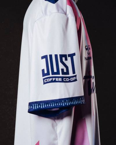 forward_madison_2024_hummel_away_kit_g.jpeg