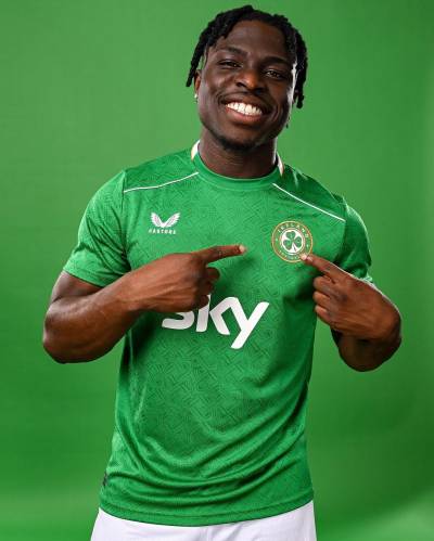 ireland_2024_castore_home_kit_1.jpeg