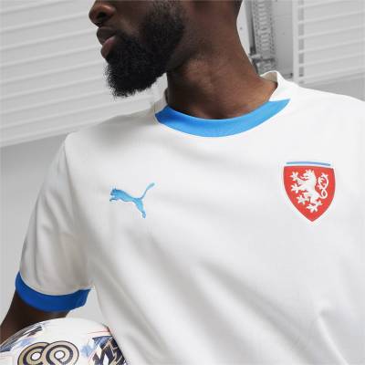 czech_republic_2024_puma_away_kit_4.jpeg