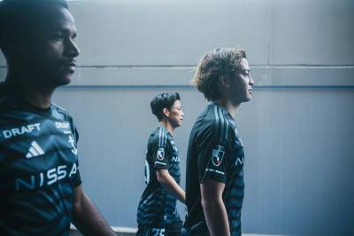 yokohama_f_marinos_2024_adidas_special_edition_shirt_d1.jpg