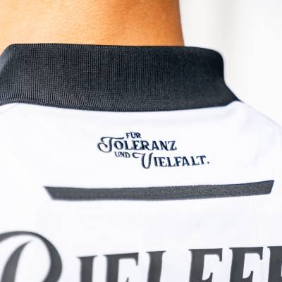 arminia_bielefeld_2024_macron_julias_hesse_shirt_4.jpg