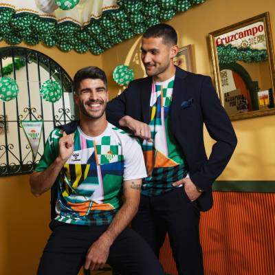 real_betis_2024_hummel_fiestas_de_primavera_pre_match_shirt_a.jpg