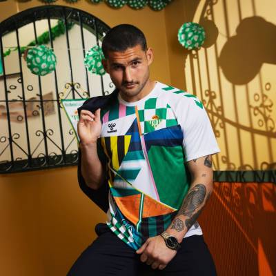 real_betis_2024_hummel_fiestas_de_primavera_pre_match_shirt_b.jpg