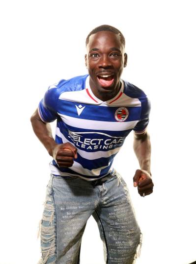 reading_2024_25_macron_home_kit_e.jpeg