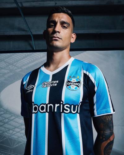 gremio_2024_umbro_home_kit_a.jpeg