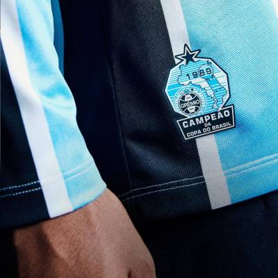 gremio_2024_umbro_home_kit_c.jpeg