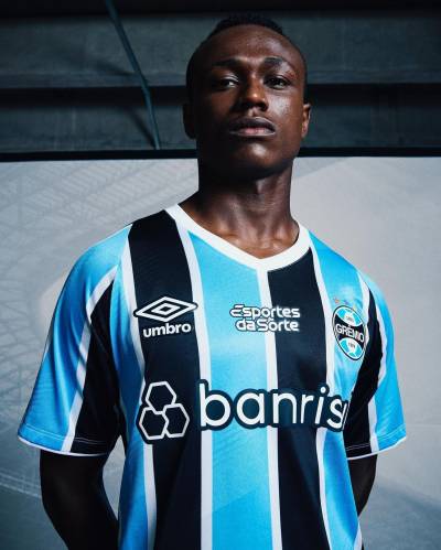 gremio_2024_umbro_home_kit_e.jpeg