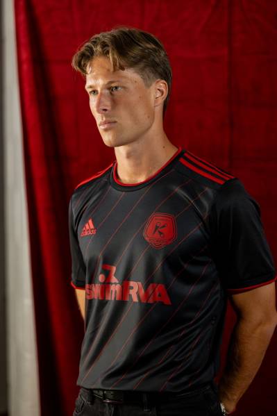 richmond_kickers_2024_adidas_third_kit_03.jpg